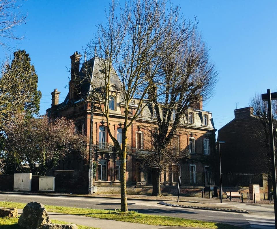 Property building, Location