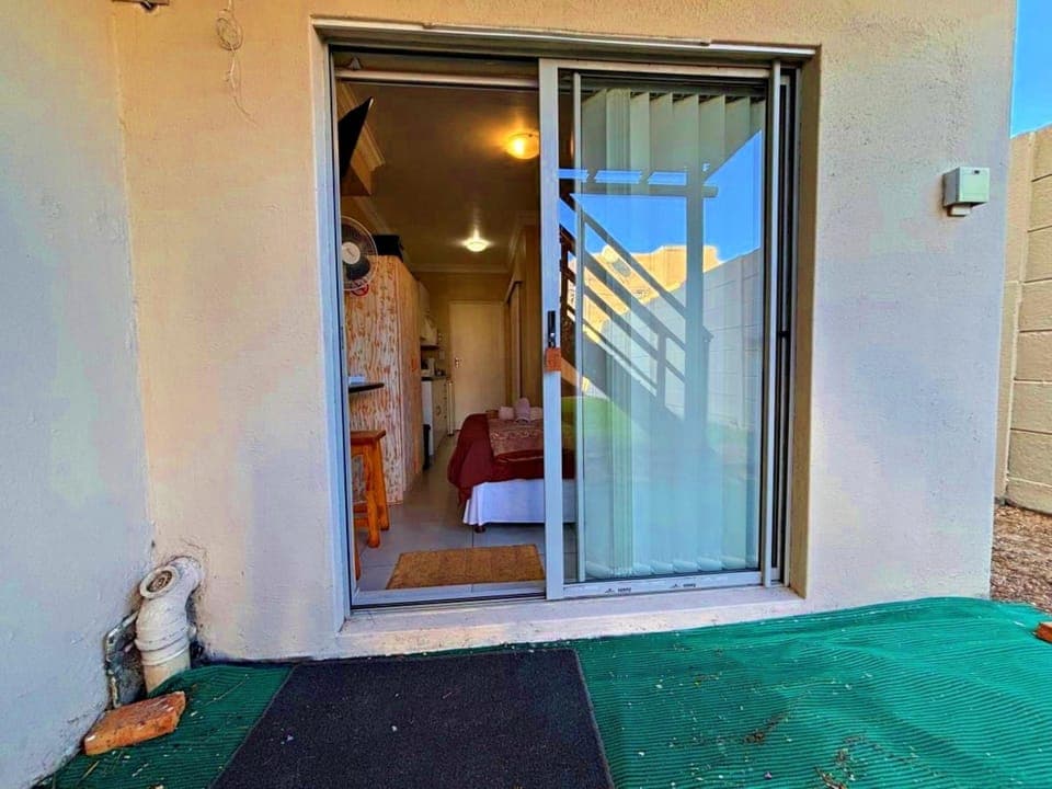 Shower, Bed, TV and multimedia, Kitchen or kitchenette, Photo of the whole room, Bedroom, washing machine