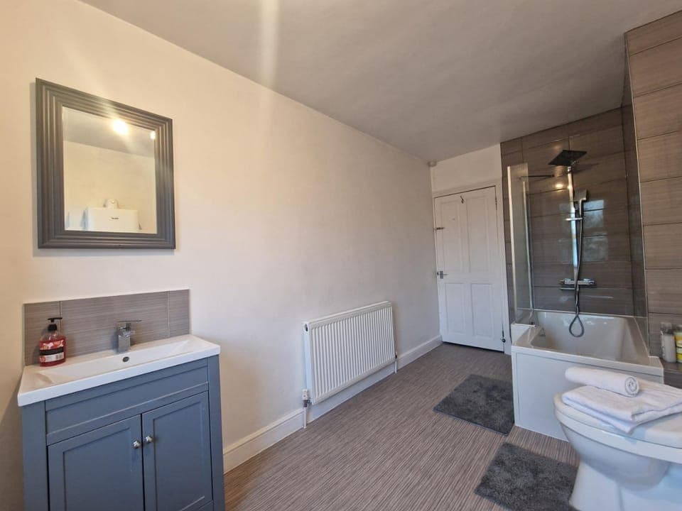 Toilet, Bathroom, Bath, towels