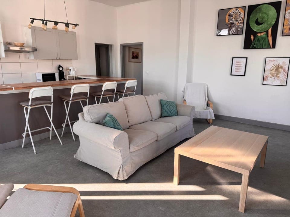 Seating area, Dining area