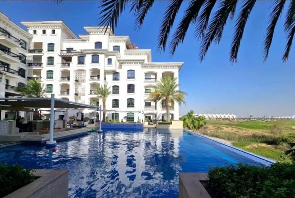 Property building, Day, Pool view, Swimming pool, sunbed