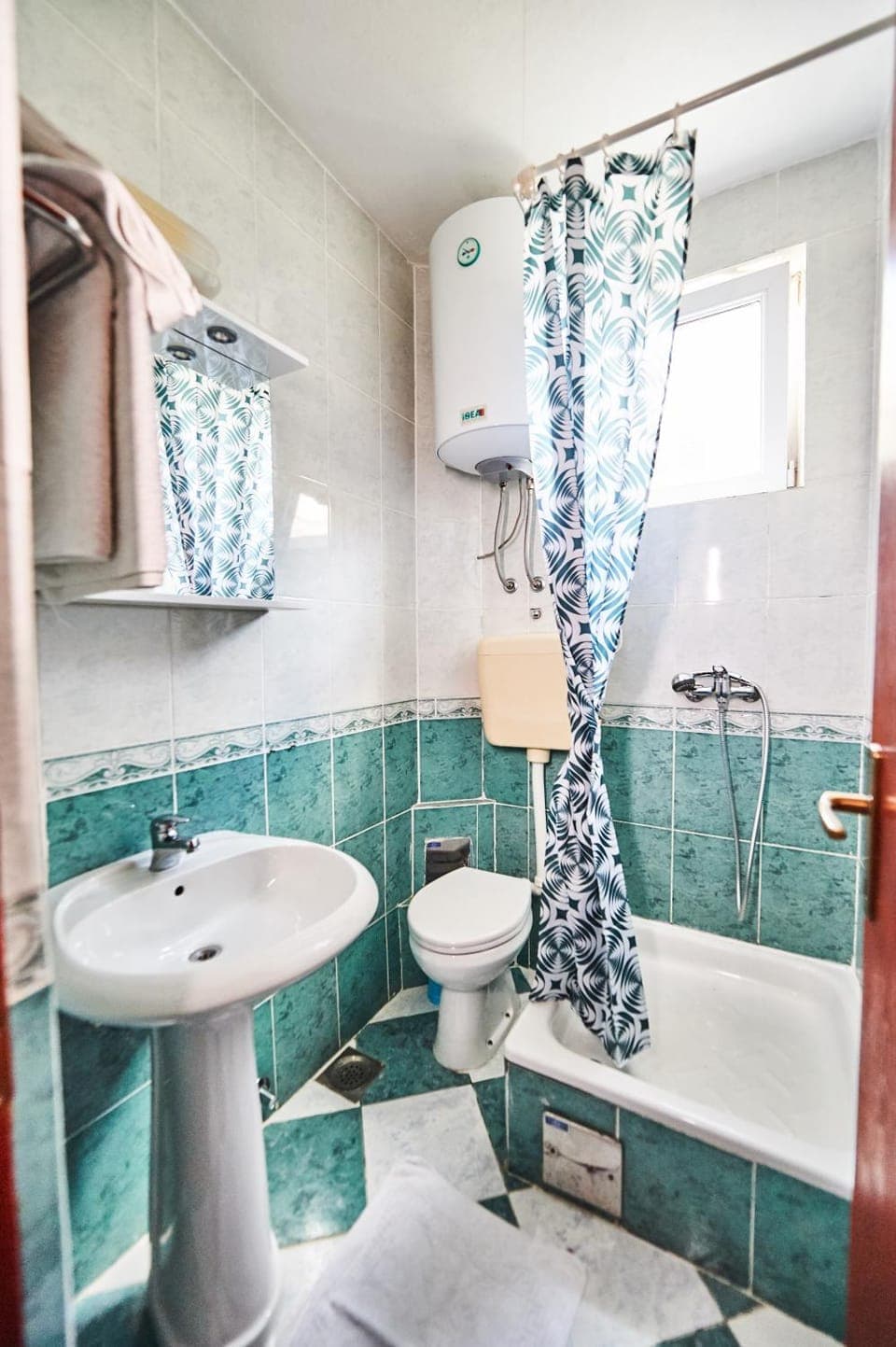 Shower, Toilet, Hot Tub, Bathroom