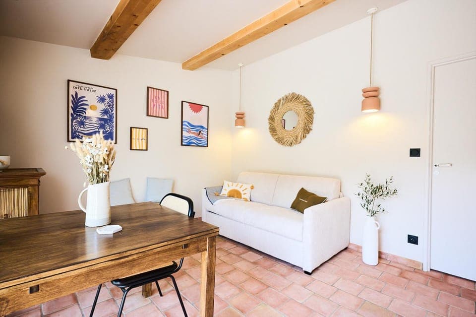 Living room, Seating area, Dining area