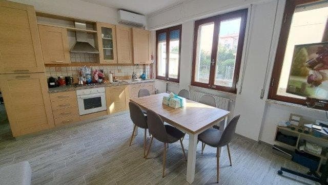 Kitchen or kitchenette, Dining area, stove