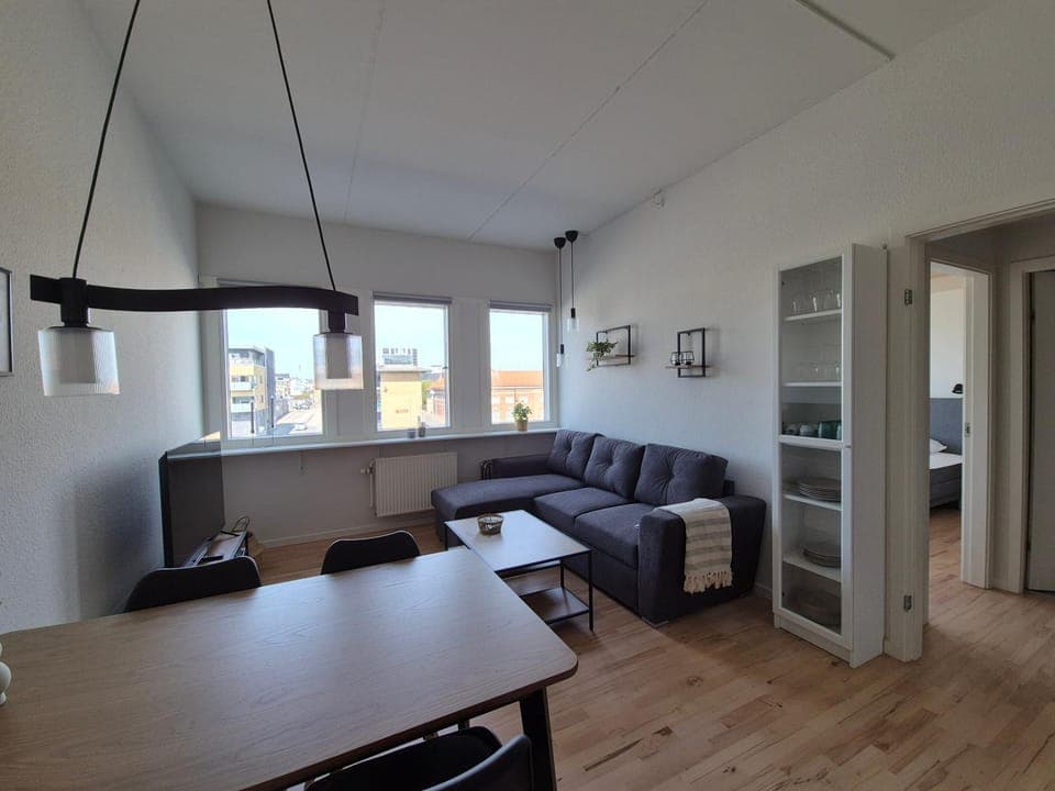 TV and multimedia, Living room, Seating area, Dining area