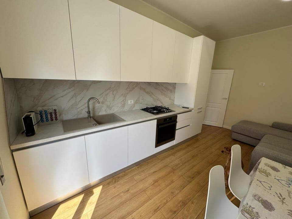 Kitchen or kitchenette, Dining area, oven, stove