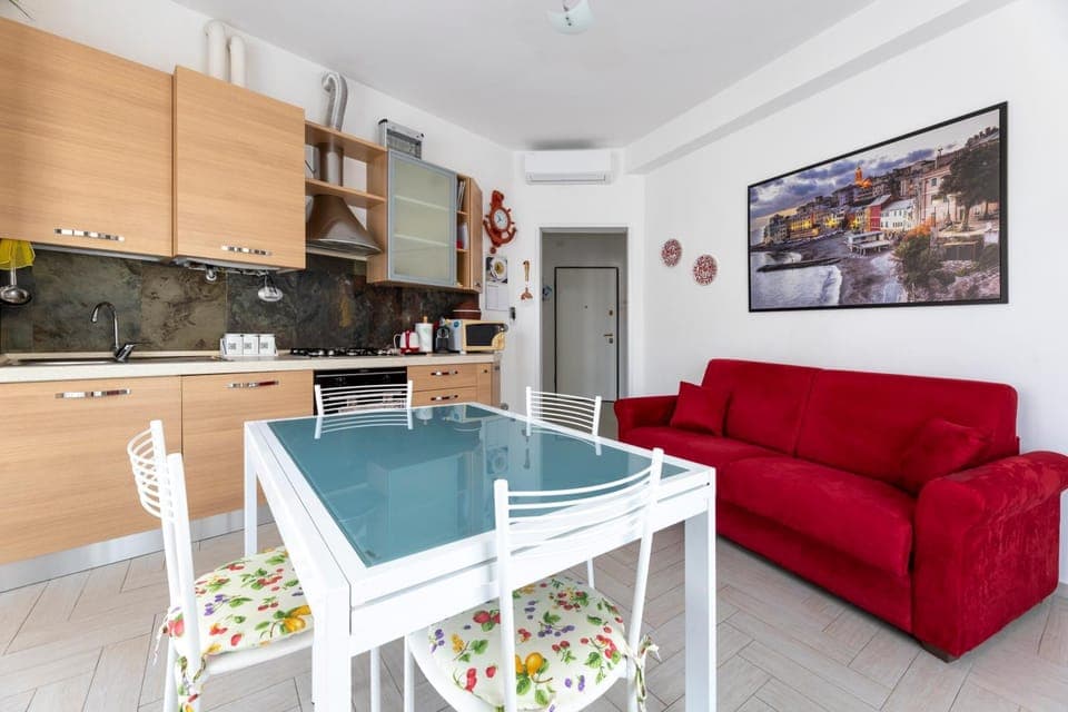 TV and multimedia, Living room, Seating area, Dining area, stove