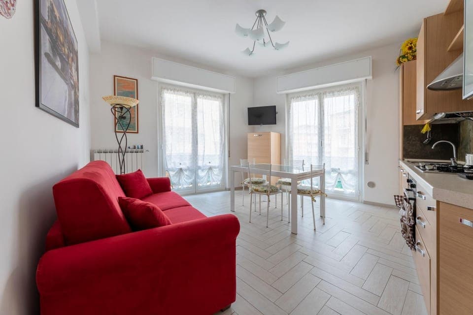 TV and multimedia, Kitchen or kitchenette, Living room, Seating area, Dining area