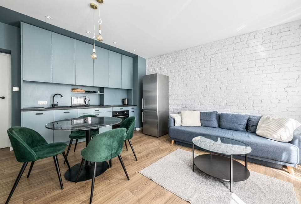 Kitchen or kitchenette, Living room, Seating area, Dining area