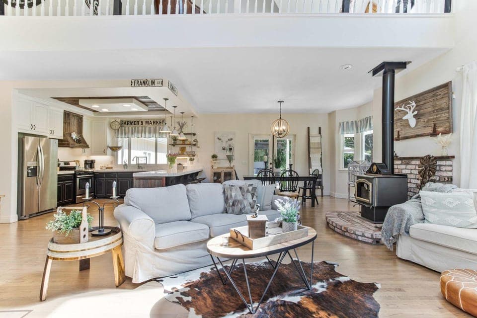 Charming 4BR Wine Country Getaway with Spa & Firepit House in Kenwood