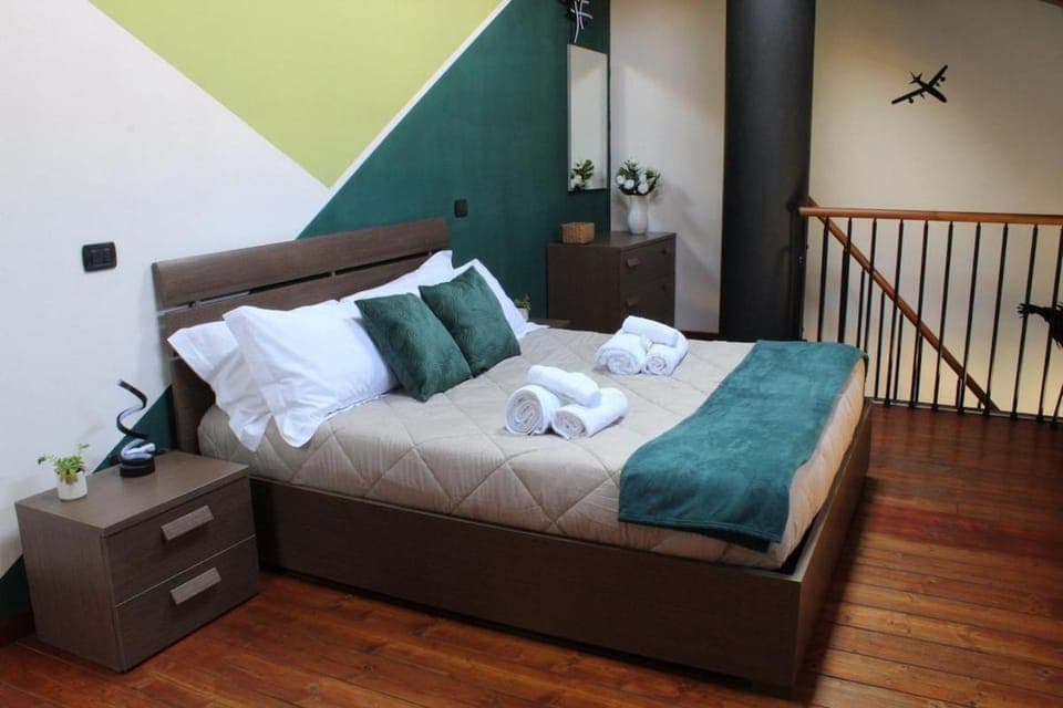 Bed, Photo of the whole room, Bedroom, towels