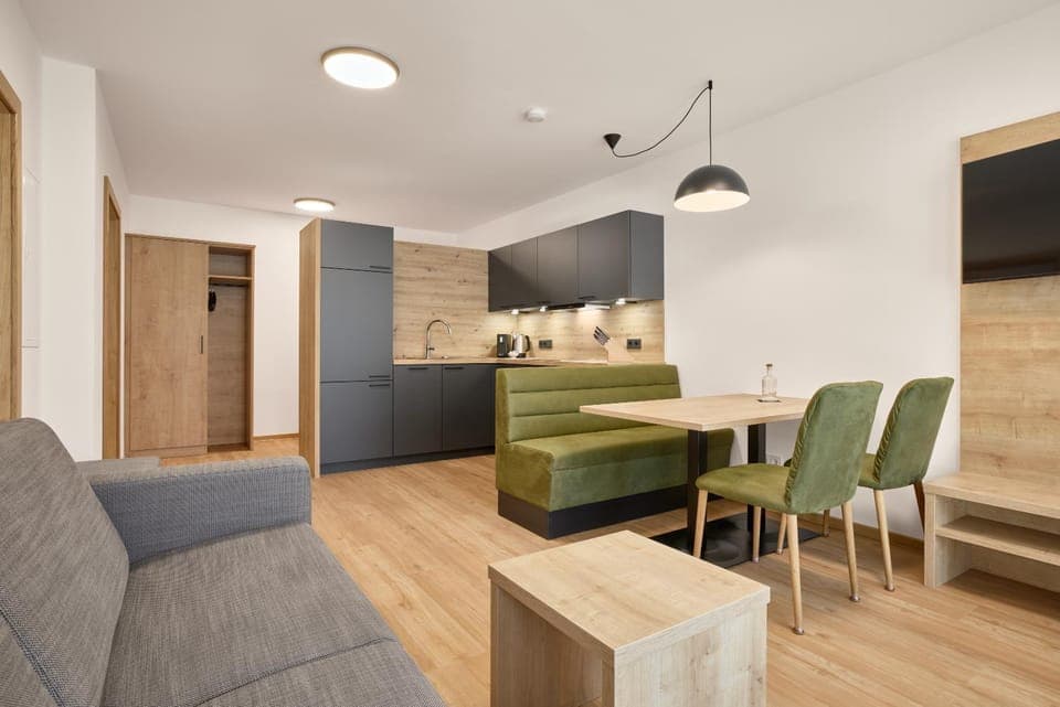 Kitchen or kitchenette, Living room, Seating area, Dining area