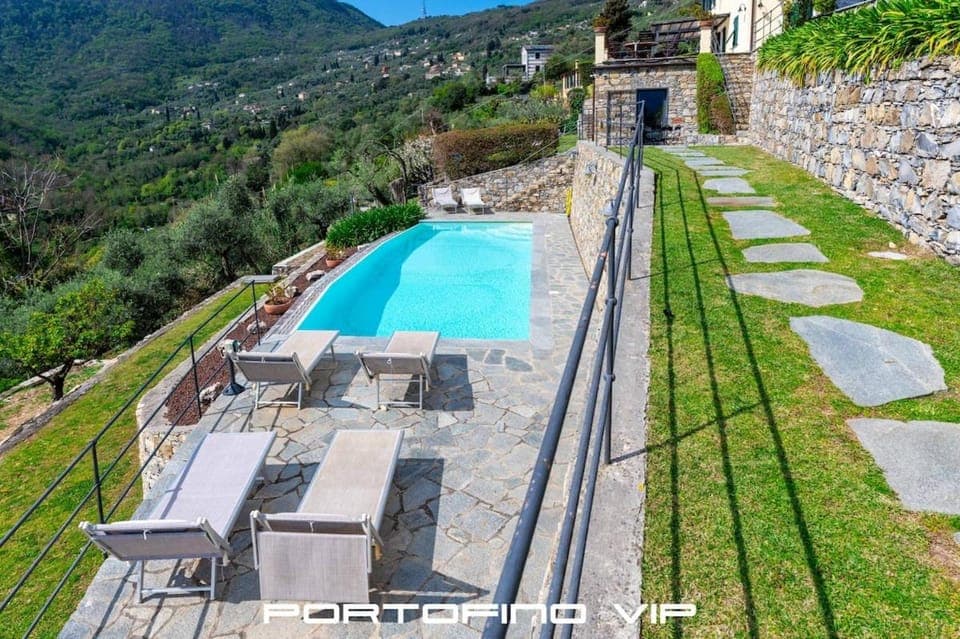 Property building, Natural landscape, Mountain view, Pool view, Swimming pool, sunbed