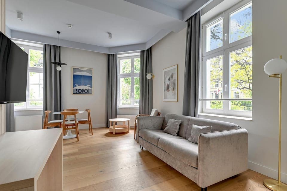 TV and multimedia, Living room, Photo of the whole room, Seating area, Bedroom, Street view, Quiet street view, internet, internet, pet friendly, pet friendly, air conditioner, air conditioner