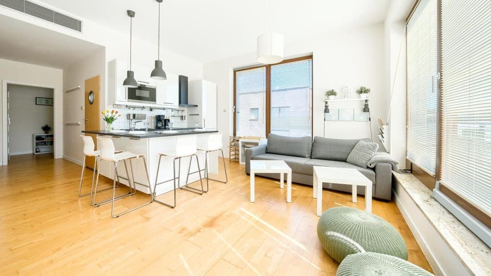 Kitchen or kitchenette, Living room, Seating area, Dining area