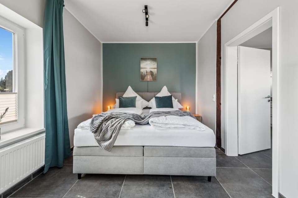 Bed, Photo of the whole room, Bedroom, wardrobe