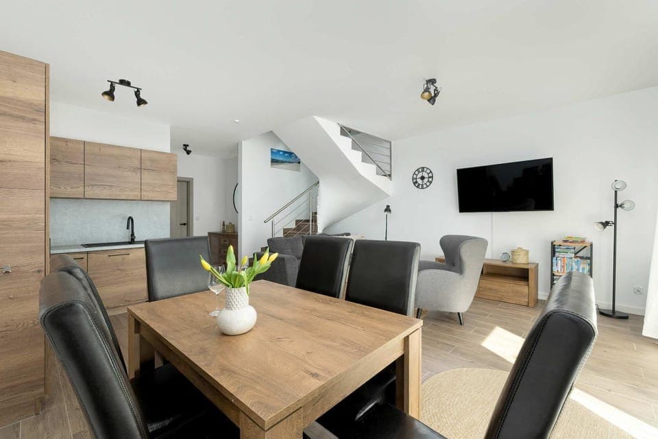 Kitchen or kitchenette, Living room, Dining area