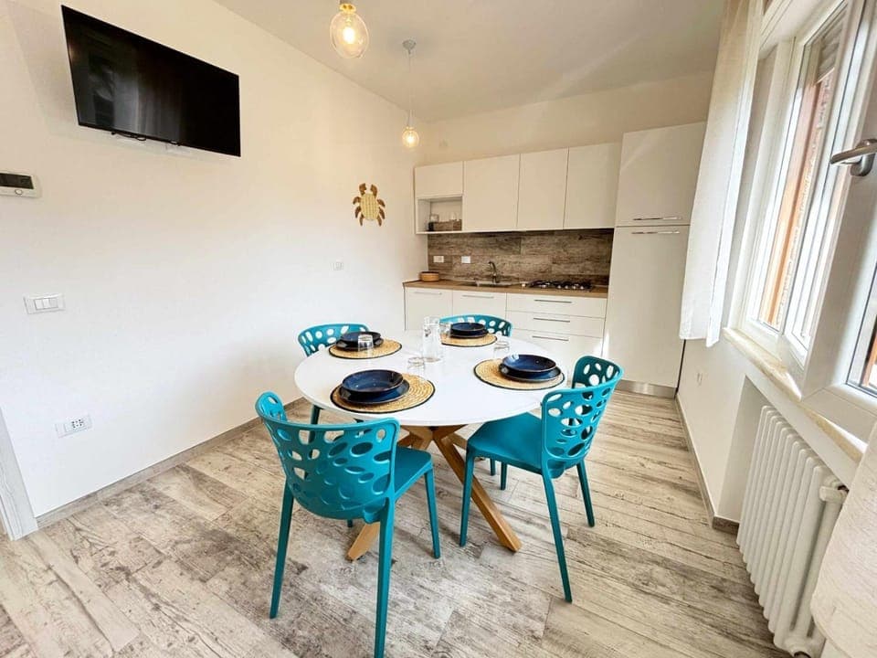 TV and multimedia, Living room, Seating area, Dining area, stove