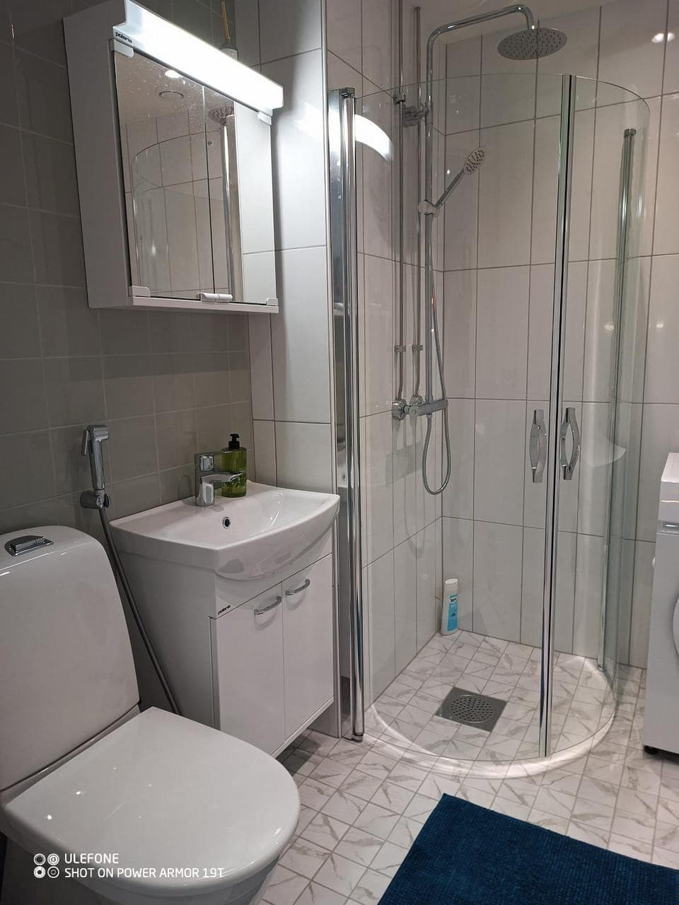Shower, Toilet