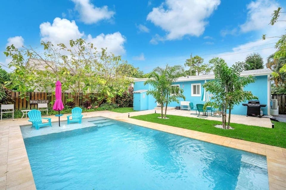 The Frolics -Stunning Wilton Manors Pool Home House in Wilton Manors