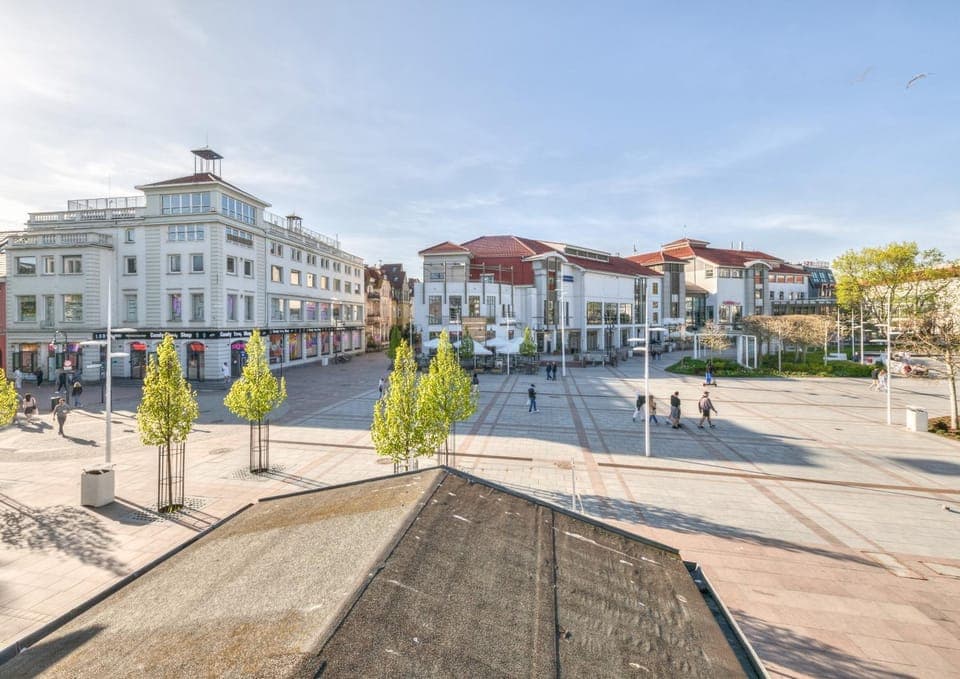 Nearby landmark, City view, Landmark view, Location