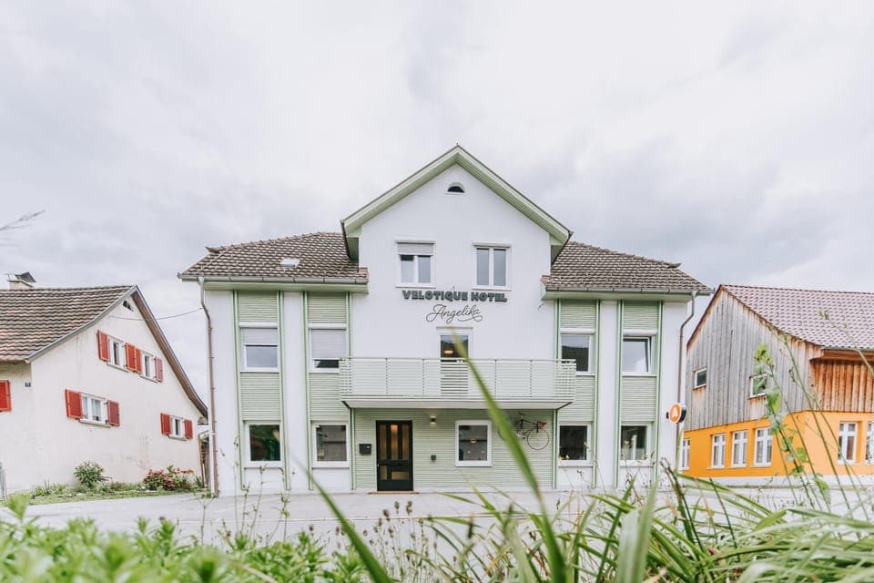 Property building, Day