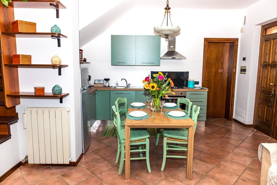 Kitchen or kitchenette, Dining area, stove