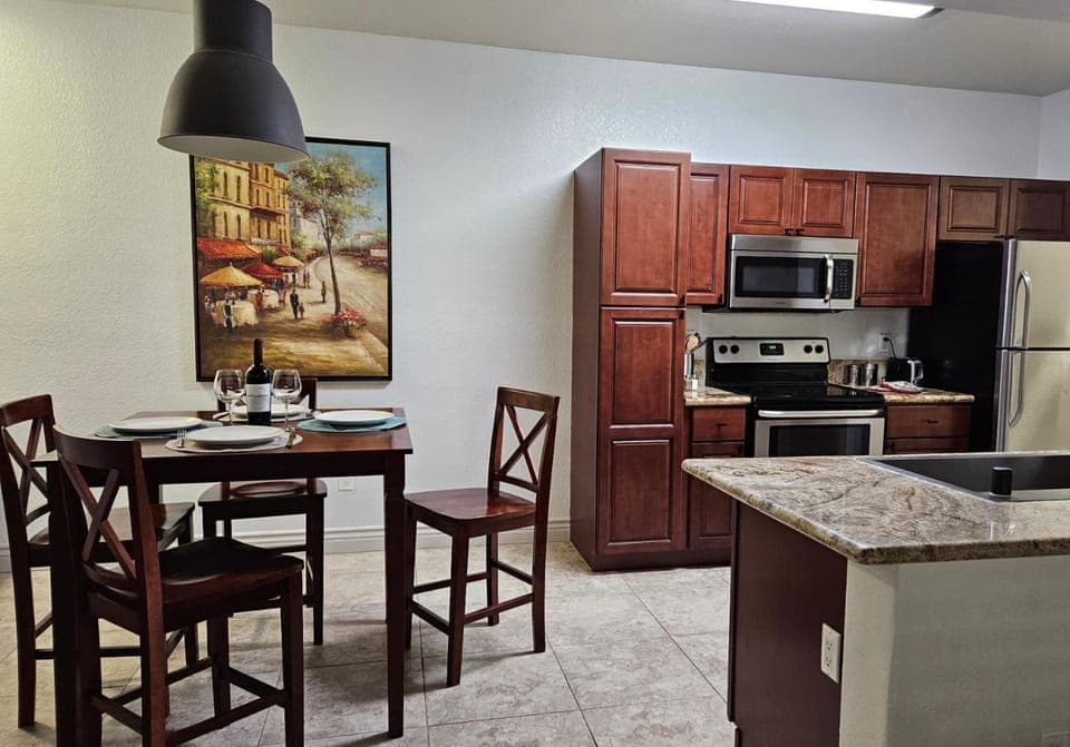 Kitchen or kitchenette, Dining area, pet friendly