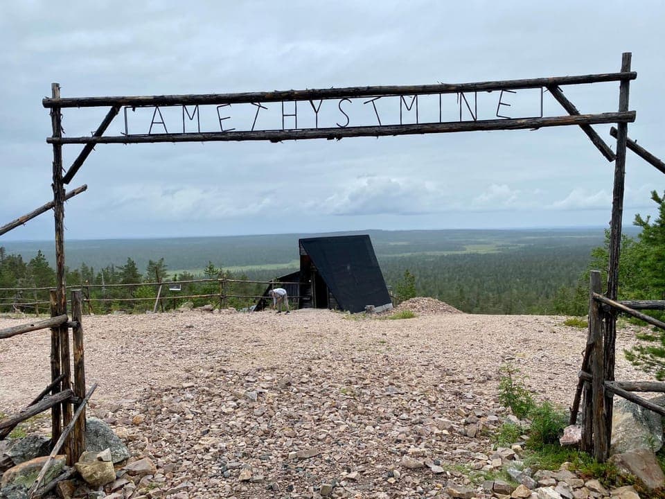Nearby landmark, Natural landscape, Mountain view
