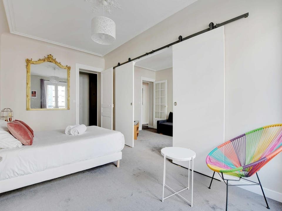 Bed, Living room, Photo of the whole room, Bedroom, towels