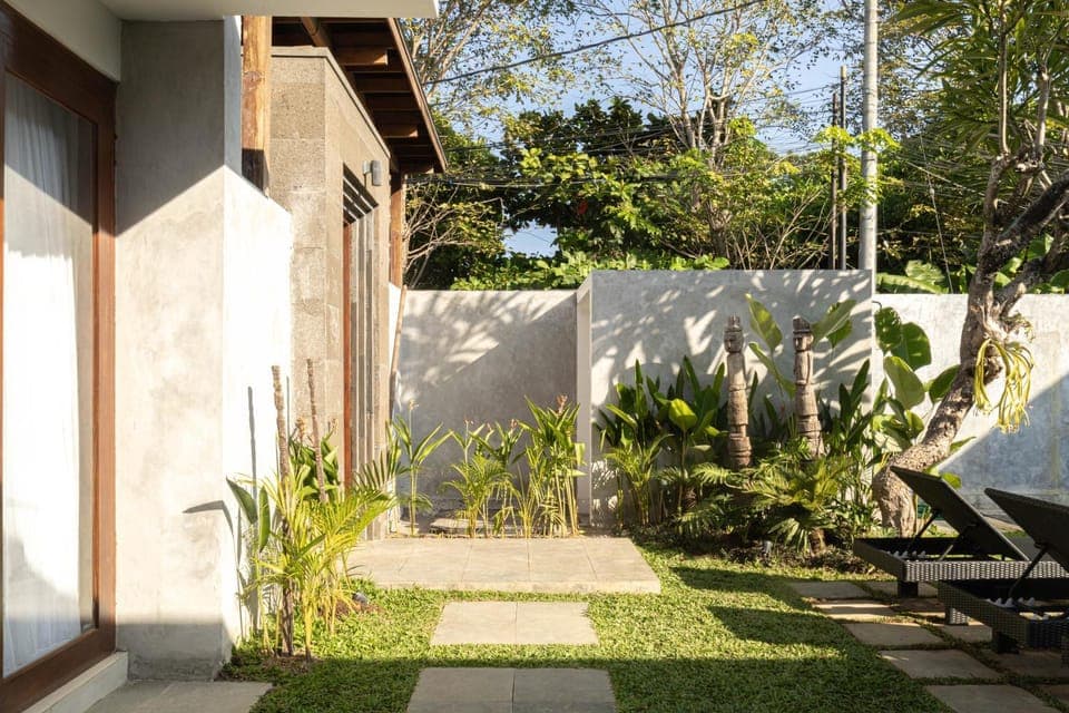 Property building, Day, Garden