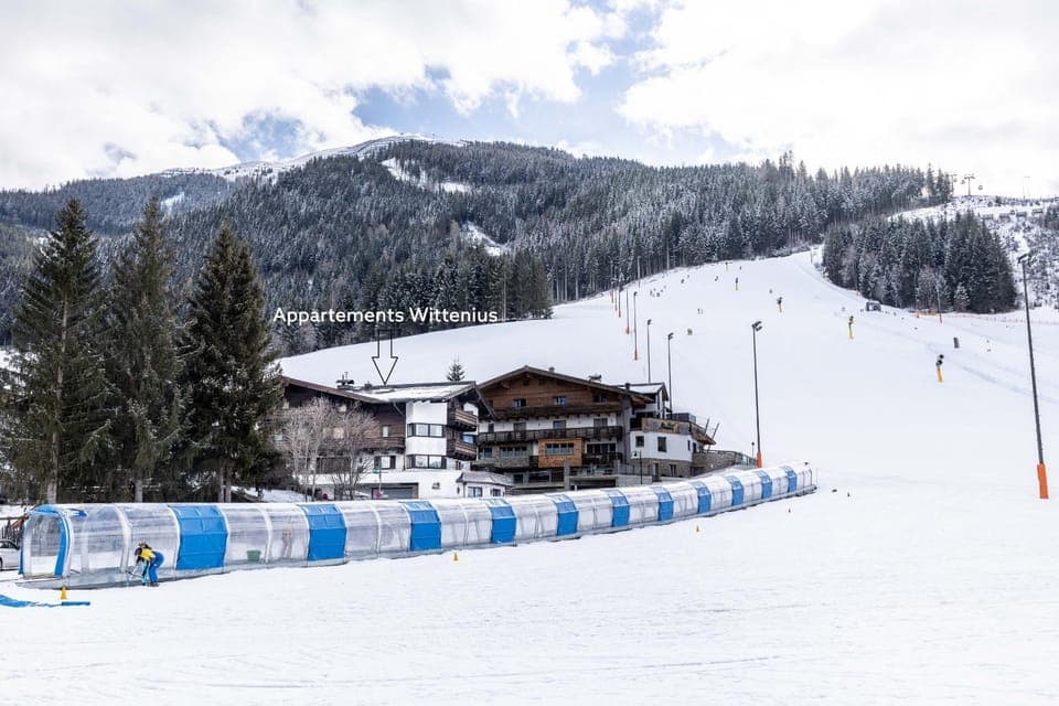 Property building, Facade/entrance, Off site