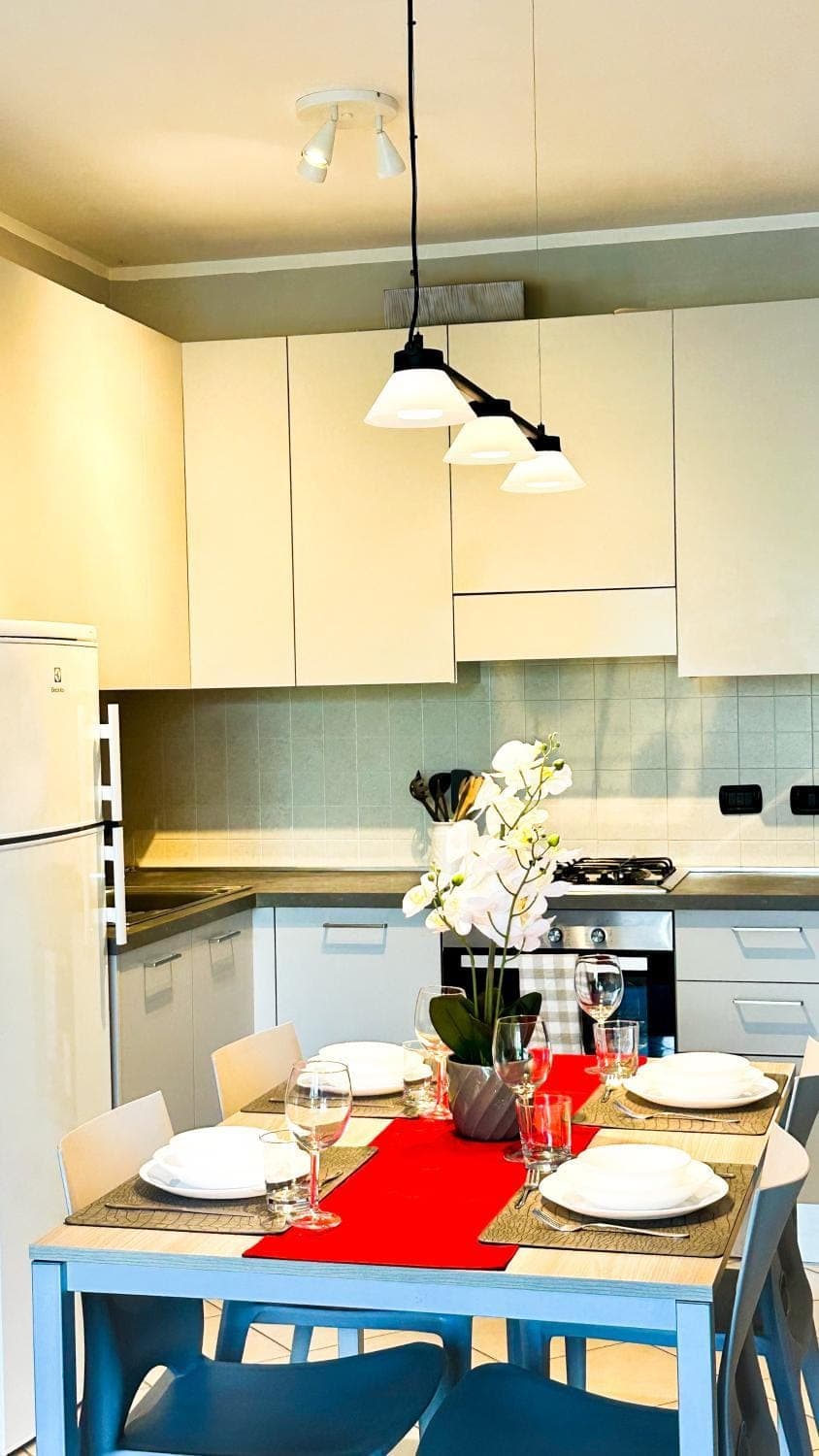 Kitchen or kitchenette, Dining area, pet friendly, stove