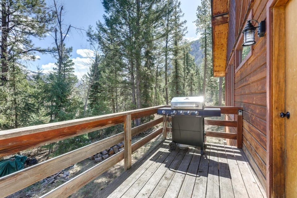 Steps to Crystal River Hideaway with Mountain Views House in Colorado