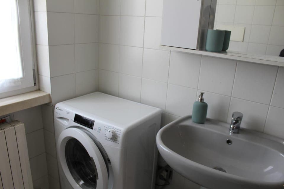 Bathroom, washing machine