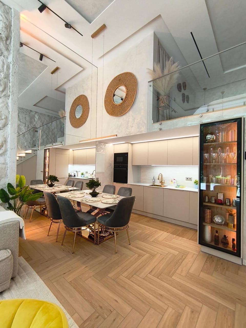 Kitchen or kitchenette, minibar, oven