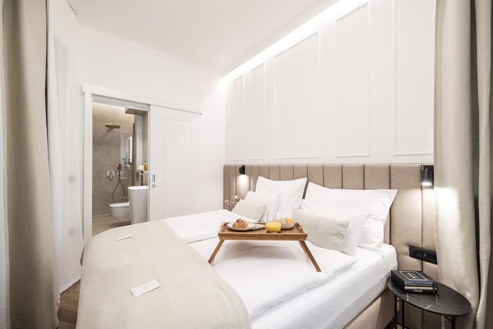 Toilet, Bed, Bathroom, Photo of the whole room, Seating area, Bedroom, towels