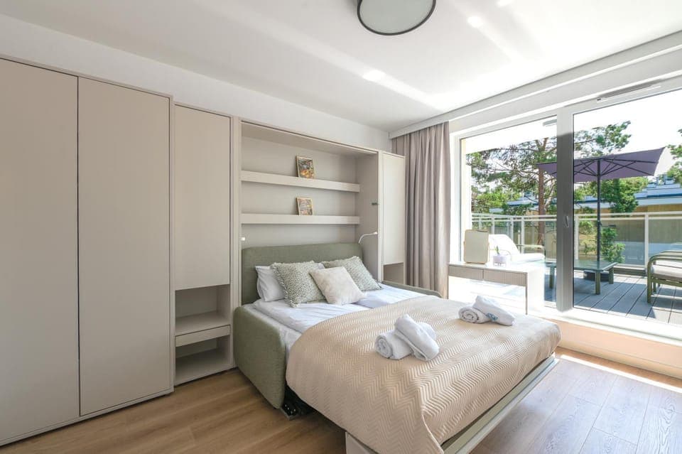 Bed, Photo of the whole room, Bedroom, towels