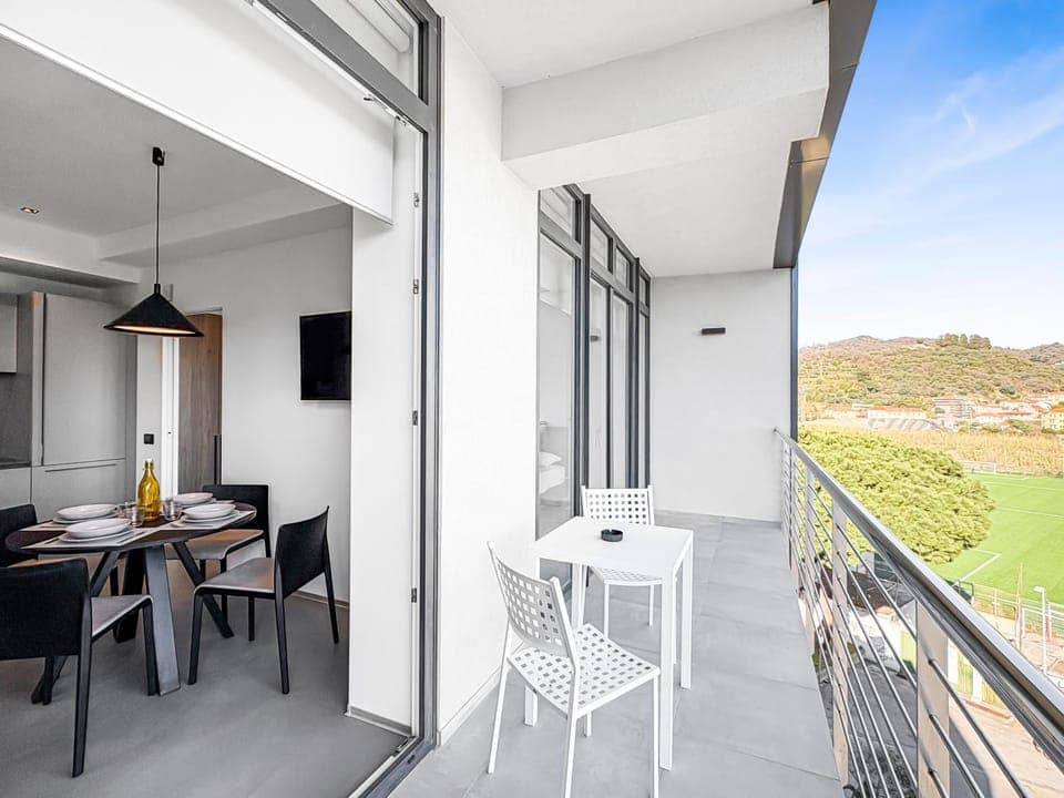 Day, Natural landscape, TV and multimedia, View (from property/room), Balcony/Terrace, Living room, Seating area, Dining area, heating, air conditioner