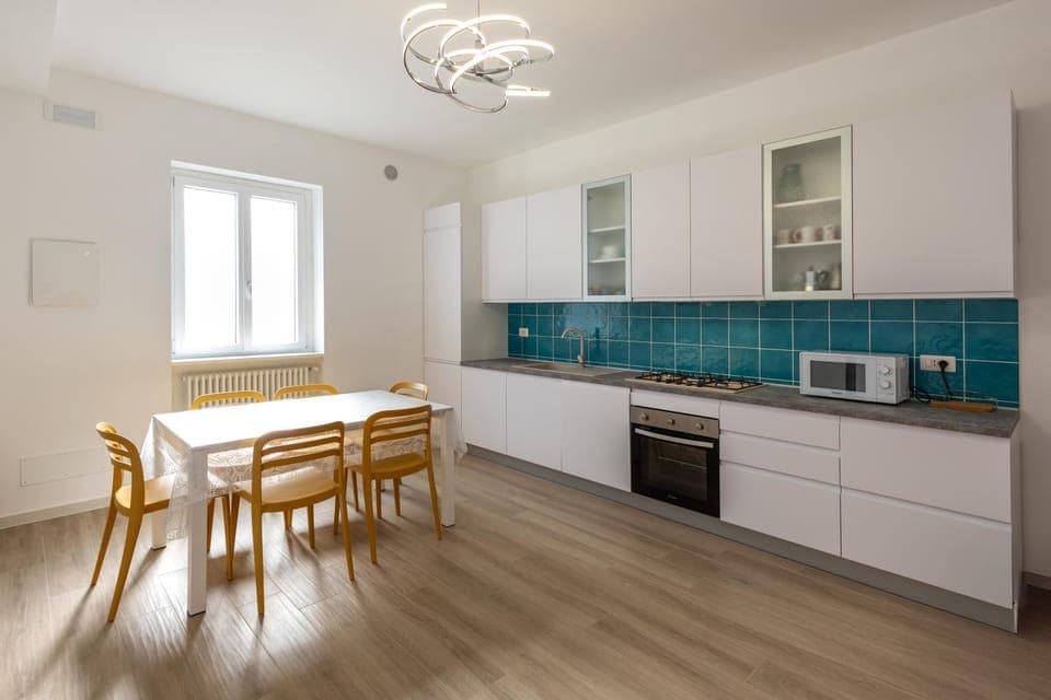 Kitchen or kitchenette, Dining area, oven, stove