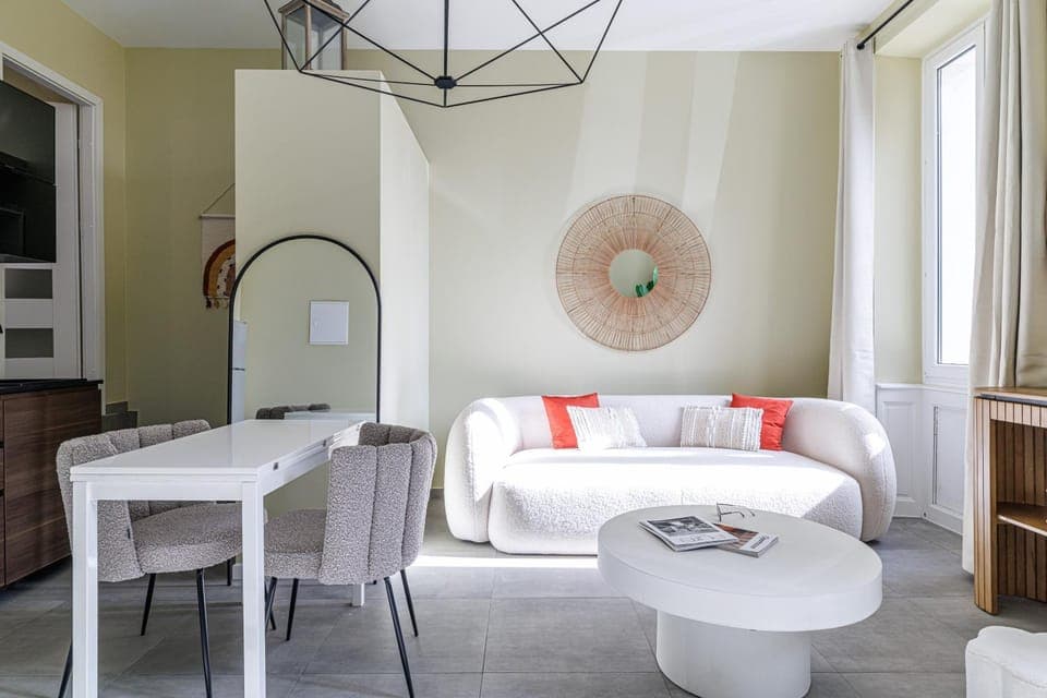 Living room, Dining area