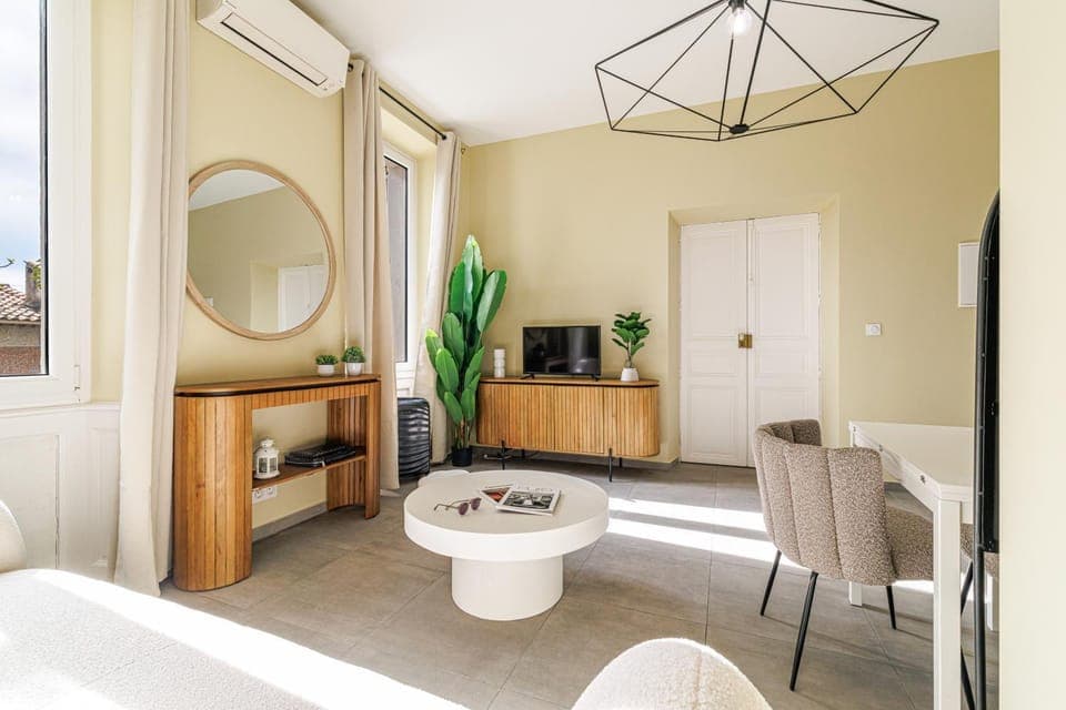 Living room, Dining area