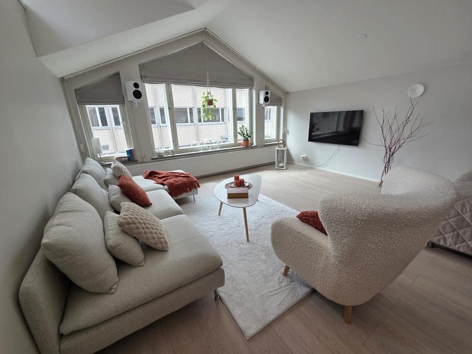 Communal lounge/ TV room, TV and multimedia, Living room, Seating area