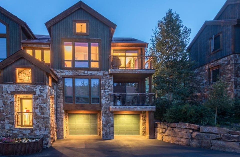 Property building, Night