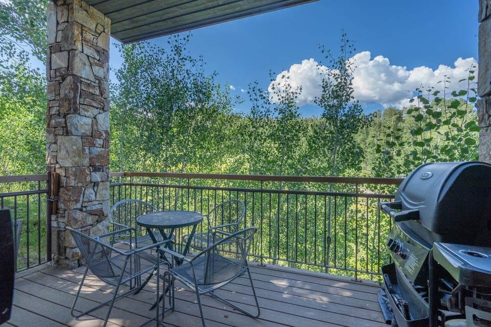 Patio, Spring, Day, Natural landscape, BBQ facilities, View (from property/room), Balcony/Terrace, Garden view