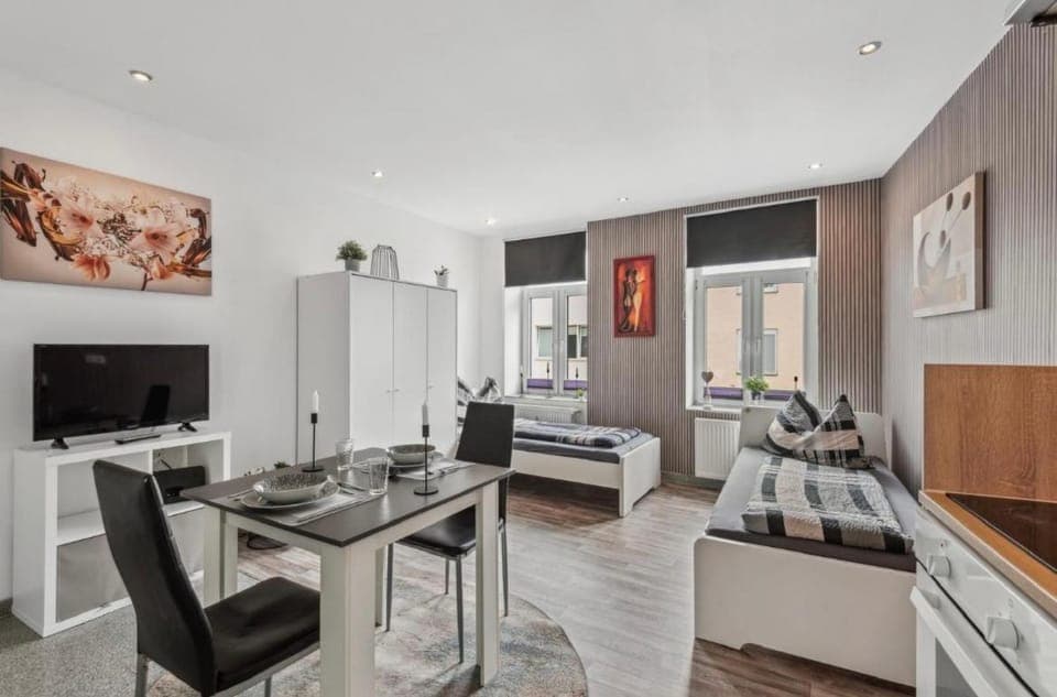 TV and multimedia, Living room, Seating area, Dining area