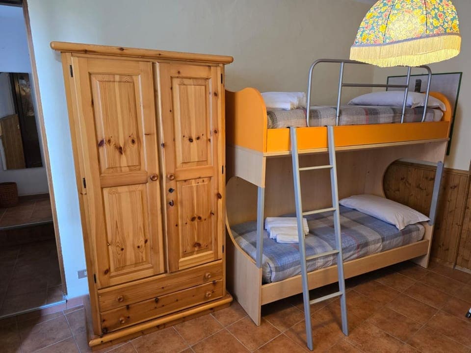 Bedroom, bunk bed