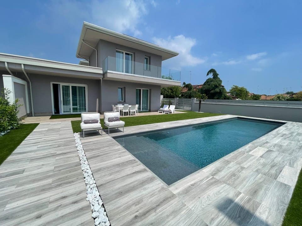 Property building, Swimming pool