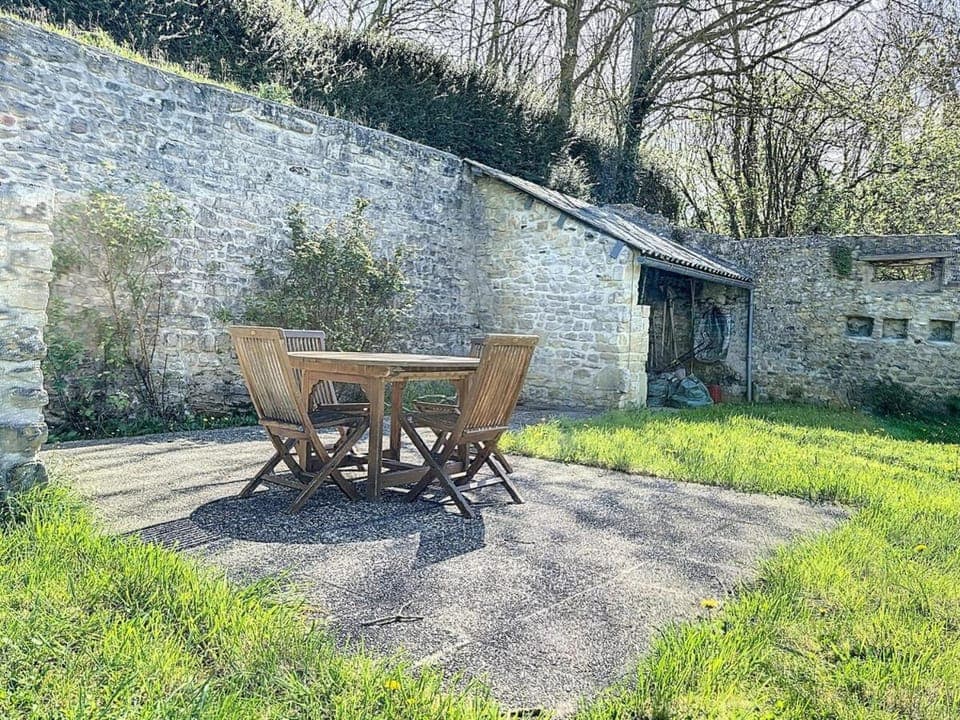 Patio, Day, Garden, Dining area, Garden view
