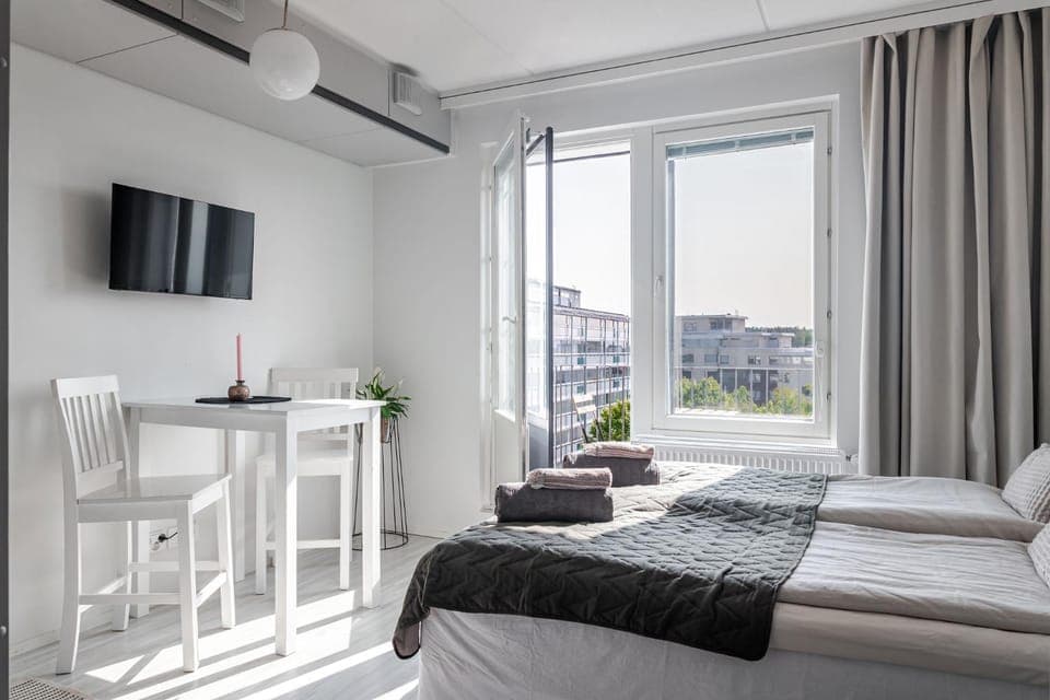 Bed, TV and multimedia, Living room, Photo of the whole room, Seating area